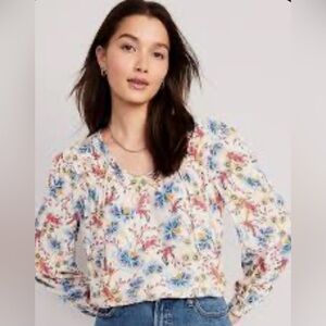64. 🥳 Old Navy Floral Blouse